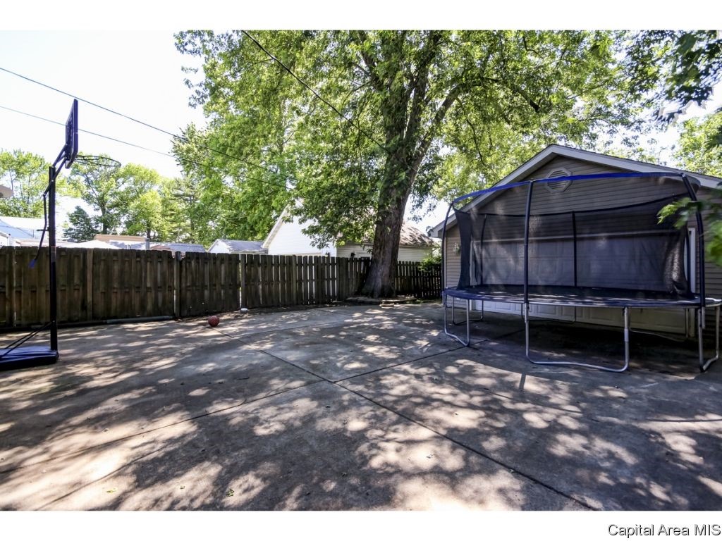 2651 South 8th Street Springfield, IL 62703 - Photo 10 of 35