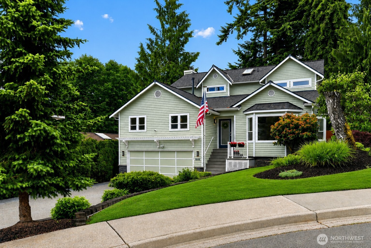 1016 49th Place Southwest Everett, WA 98203 - Photo 1 of 35