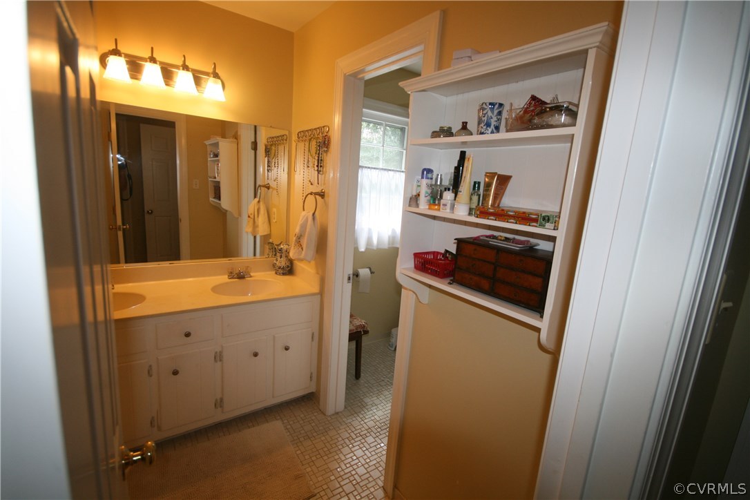 12831 Foxstone Road Midlothian, VA 23113 - Photo 15 of 26 Master bath