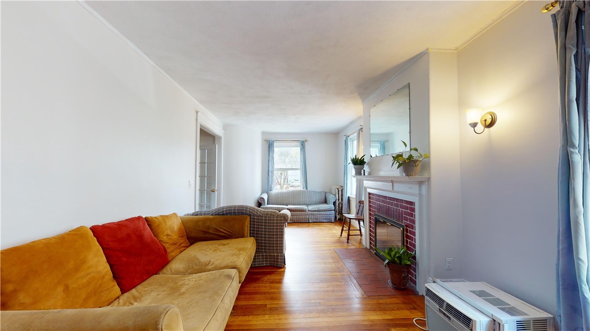 111 Rutherglen Avenue Providence, RI 02907 - Photo 11 of 38