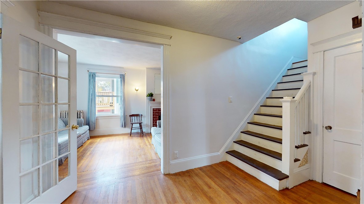 111 Rutherglen Avenue Providence, RI 02907 - Photo 12 of 38