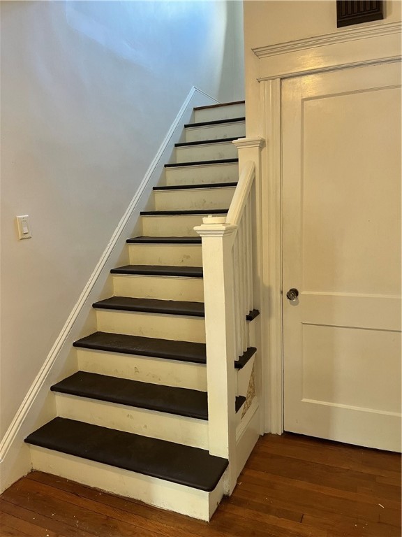 111 Rutherglen Avenue Providence, RI 02907 - Photo 13 of 38