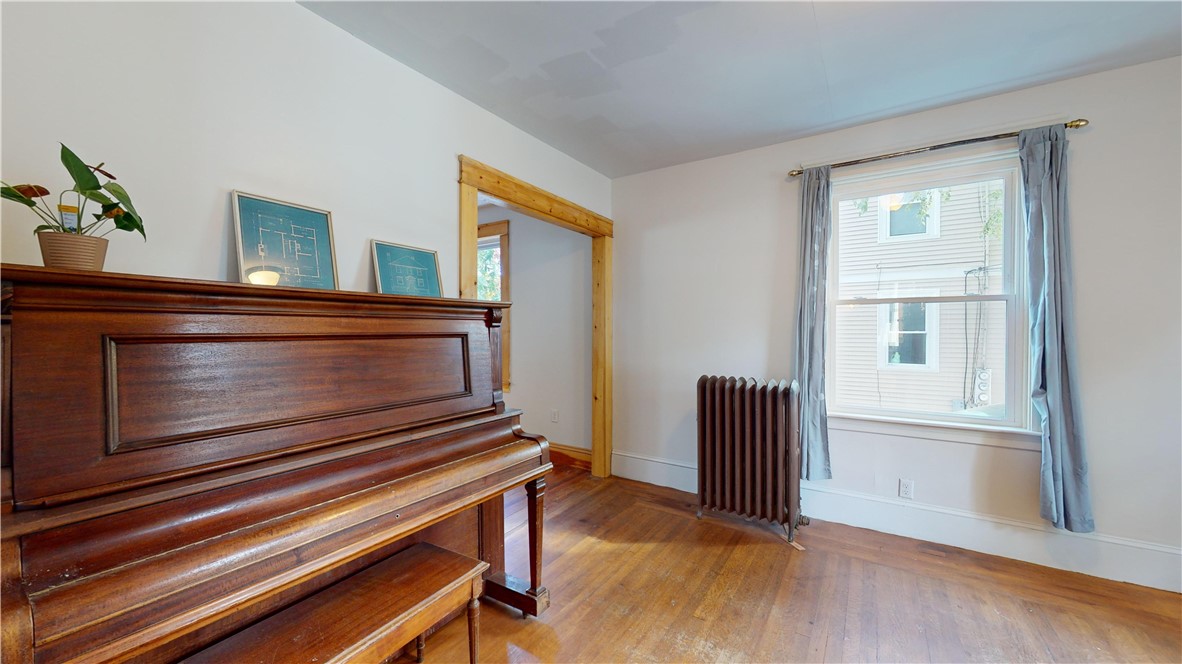 111 Rutherglen Avenue Providence, RI 02907 - Photo 15 of 38