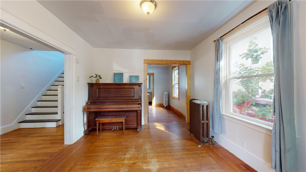 111 Rutherglen Avenue Providence, RI 02907 - Photo 16 of 38