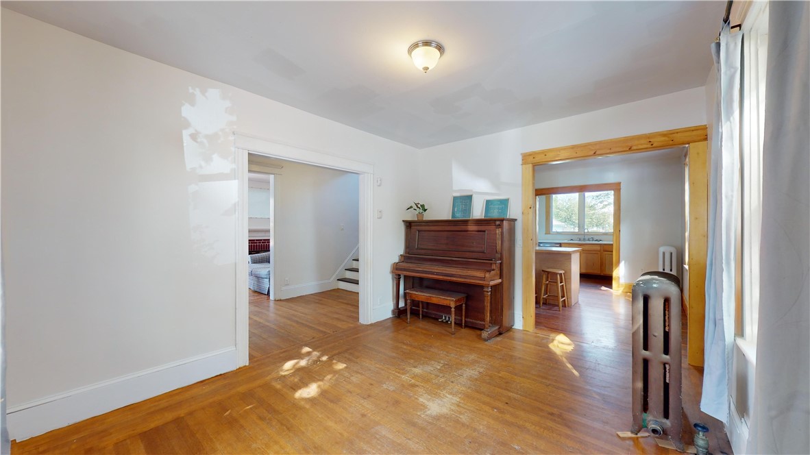 111 Rutherglen Avenue Providence, RI 02907 - Photo 17 of 38