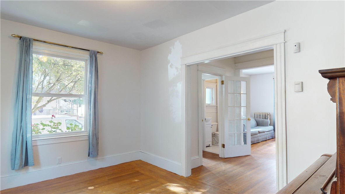 111 Rutherglen Avenue Providence, RI 02907 - Photo 18 of 38