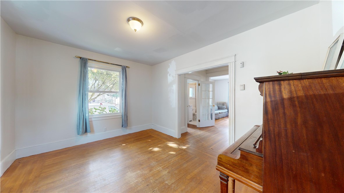 111 Rutherglen Avenue Providence, RI 02907 - Photo 19 of 38