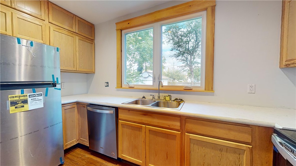 111 Rutherglen Avenue Providence, RI 02907 - Photo 24 of 38