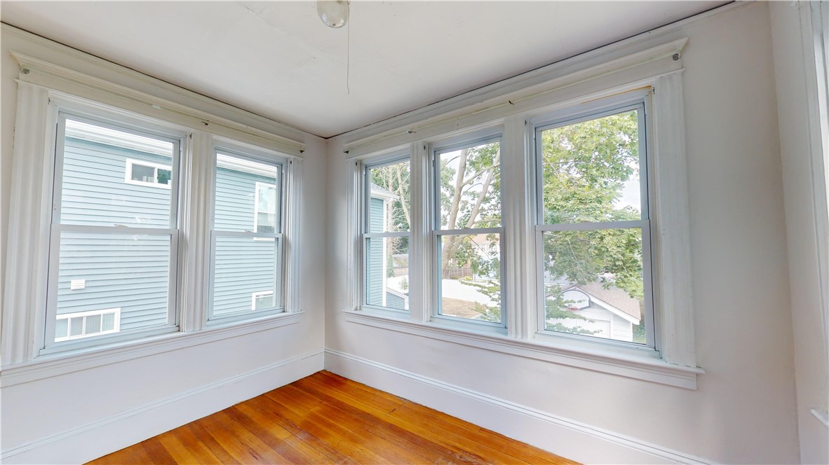 111 Rutherglen Avenue Providence, RI 02907 - Photo 29 of 38