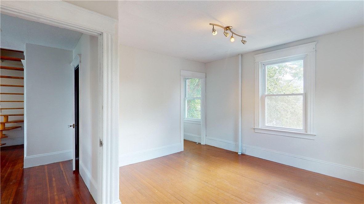 111 Rutherglen Avenue Providence, RI 02907 - Photo 30 of 38