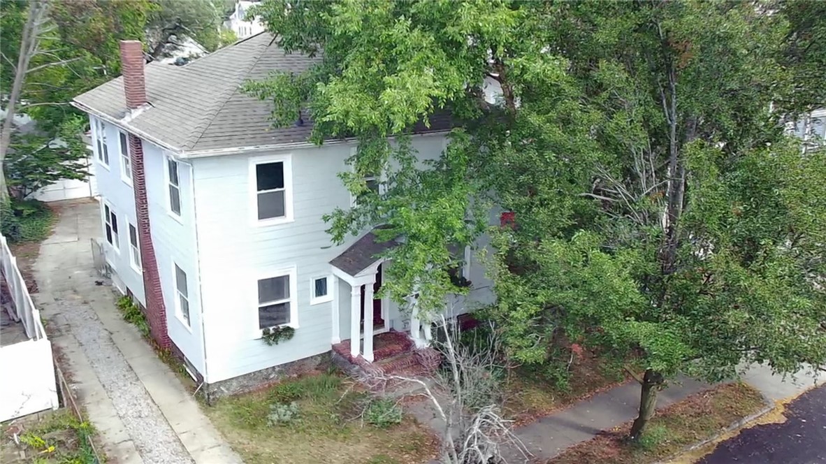 111 Rutherglen Avenue Providence, RI 02907 - Photo 3 of 38