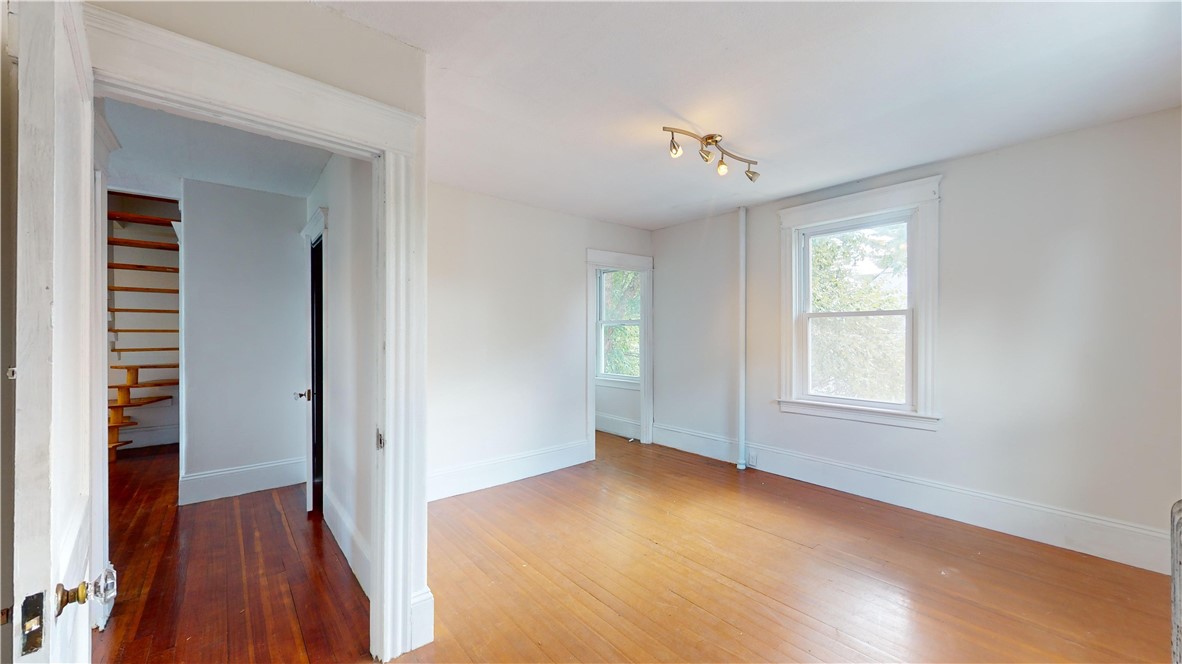 111 Rutherglen Avenue Providence, RI 02907 - Photo 31 of 38