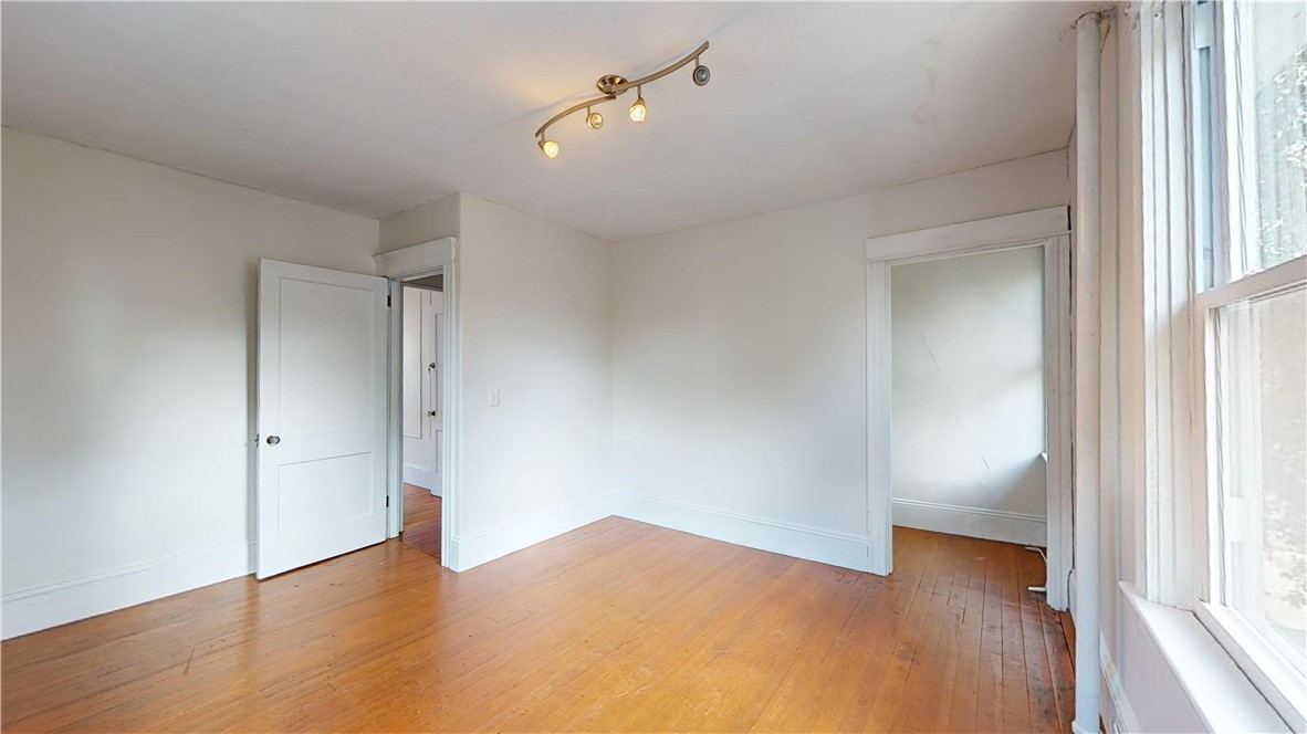 111 Rutherglen Avenue Providence, RI 02907 - Photo 32 of 38