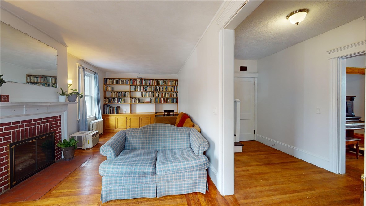 111 Rutherglen Avenue Providence, RI 02907 - Photo 8 of 38