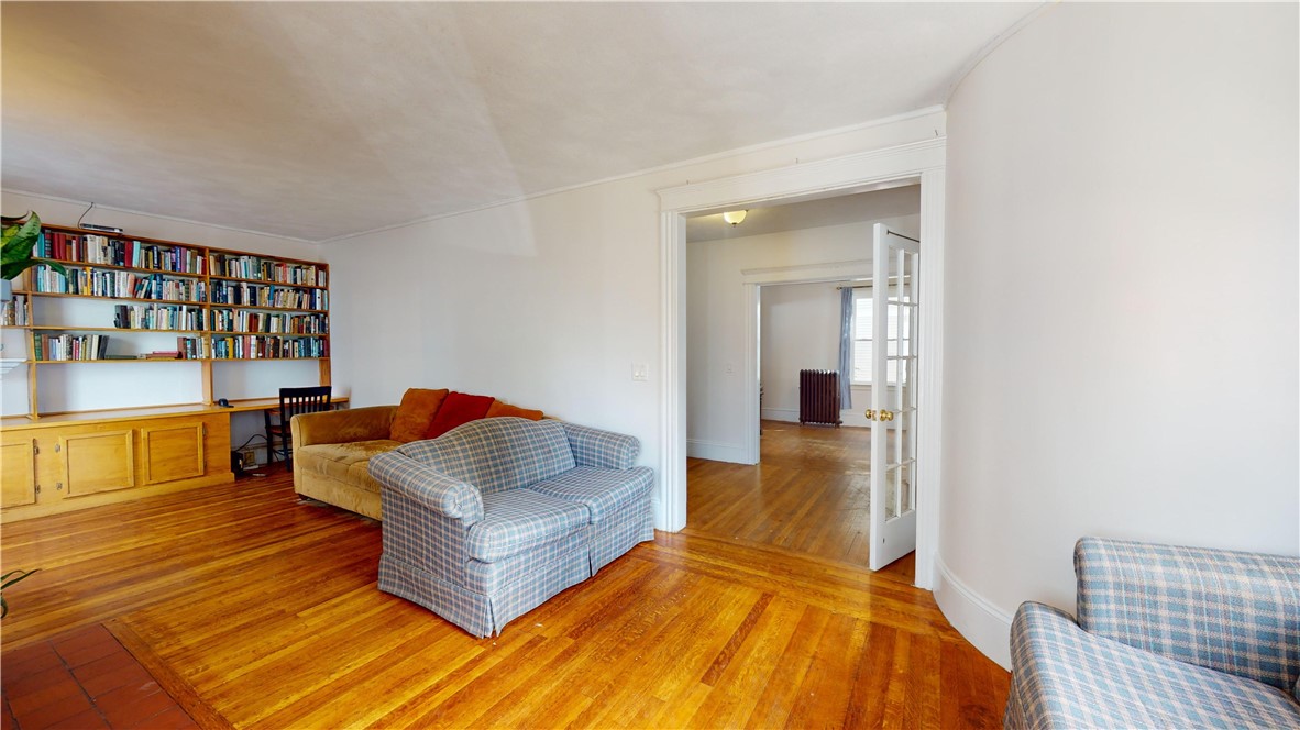 111 Rutherglen Avenue Providence, RI 02907 - Photo 9 of 38