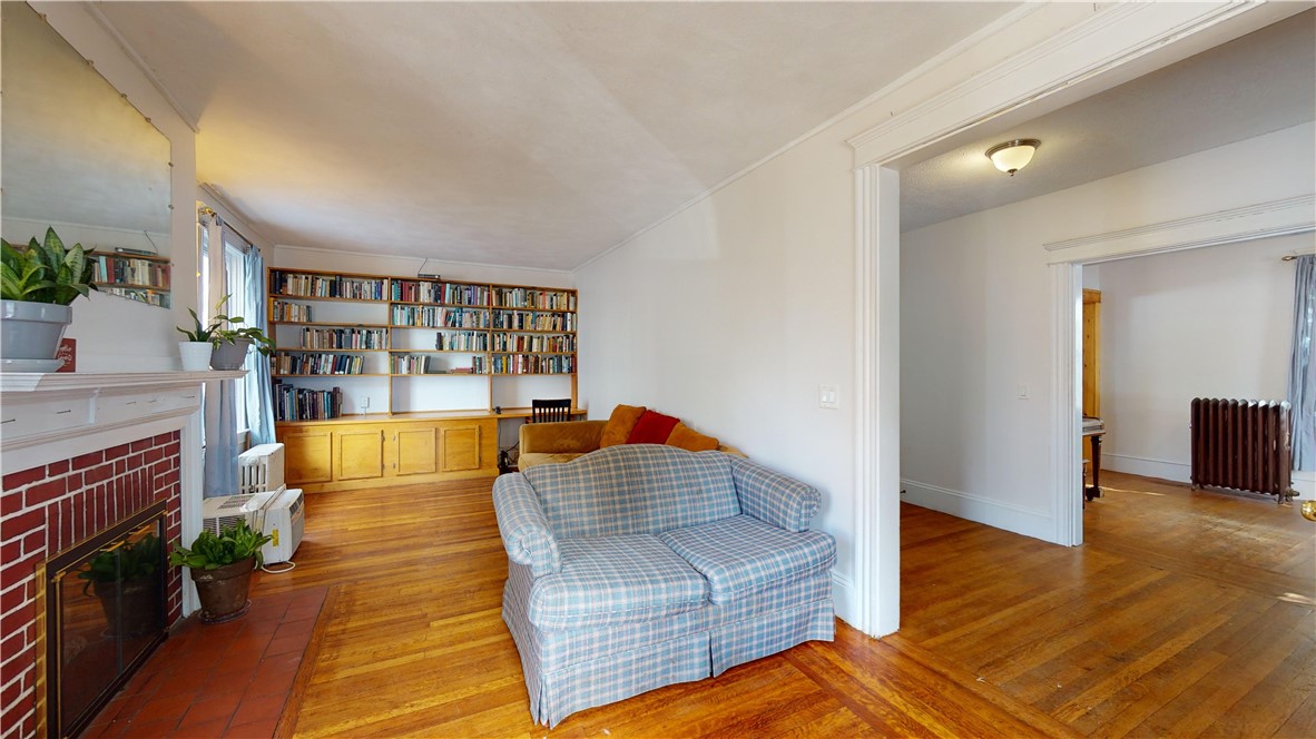 111 Rutherglen Avenue Providence, RI 02907 - Photo 10 of 38