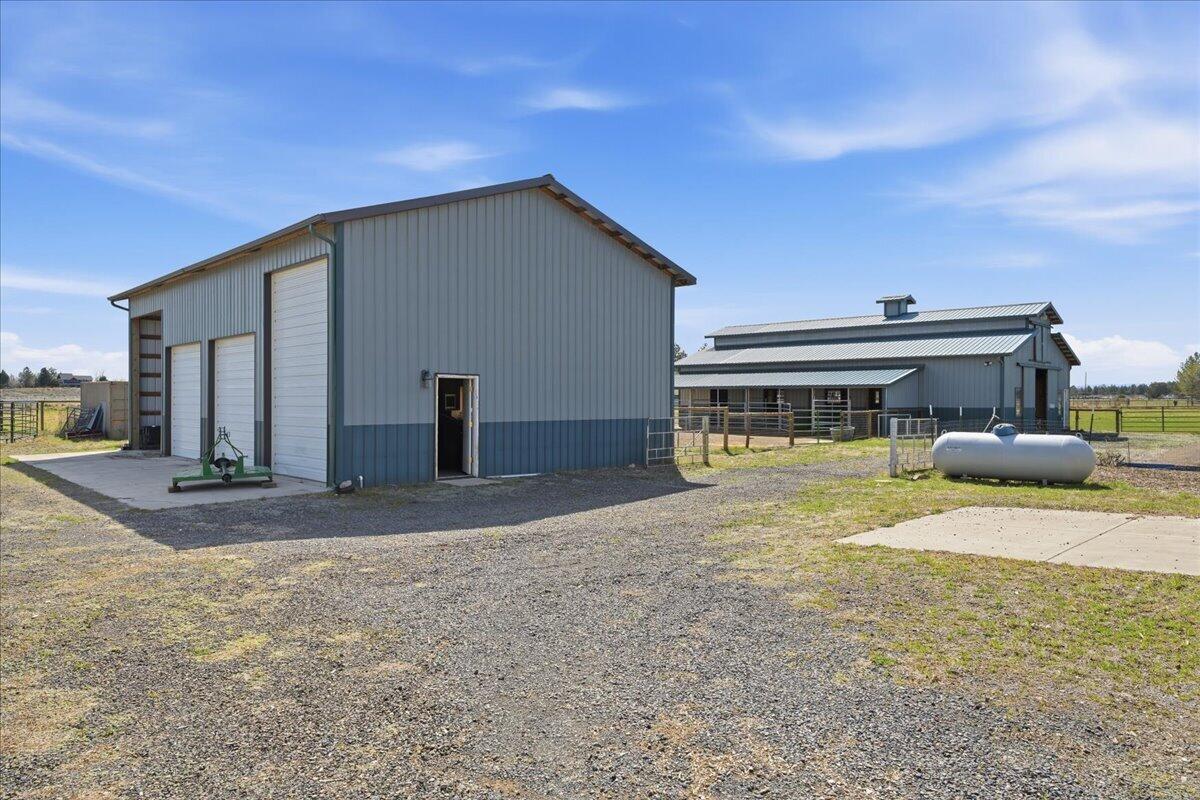 66215 Barr Road Bend, OR 97703 - Photo 55 of 63 Large Shop
