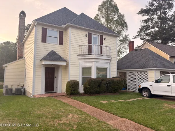 $329,900 | 4 Spring Lake Point, Pearl, MS 39208