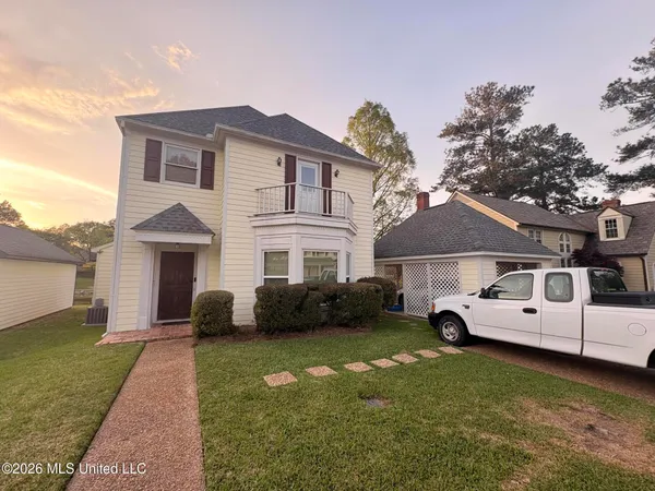 $329,900 | 4 Spring Lake Point, Pearl, MS 39208