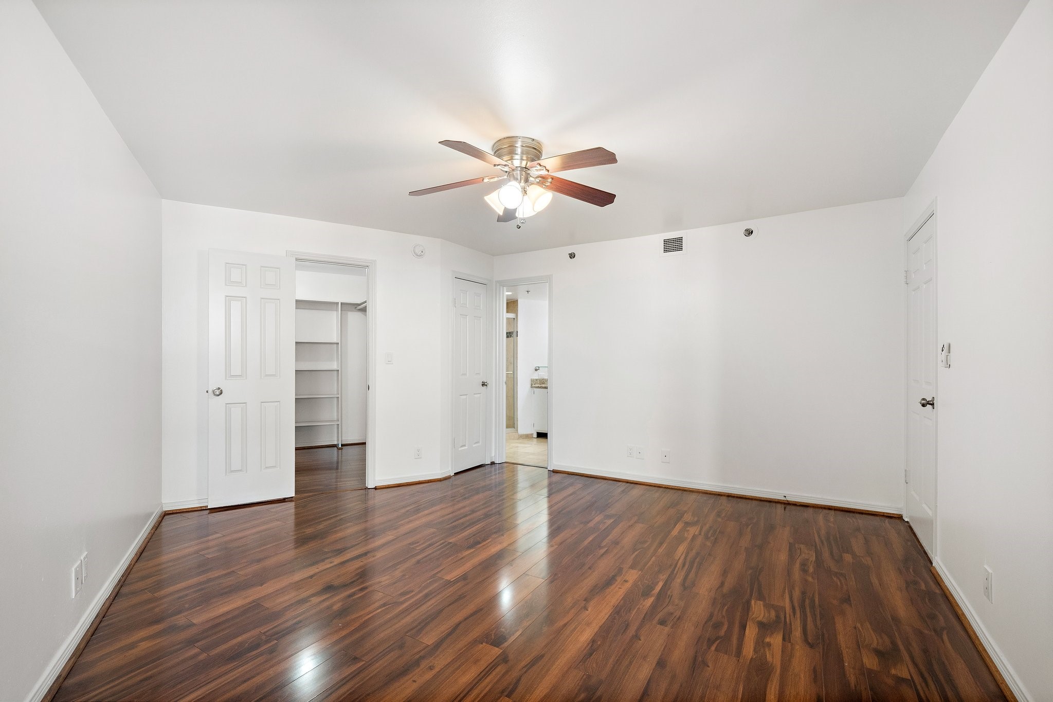3525 Sage Road, Unit 613 Houston, TX 77056 - Photo 16 of 21 a view of a room with wooden floor and a ceiling fan
