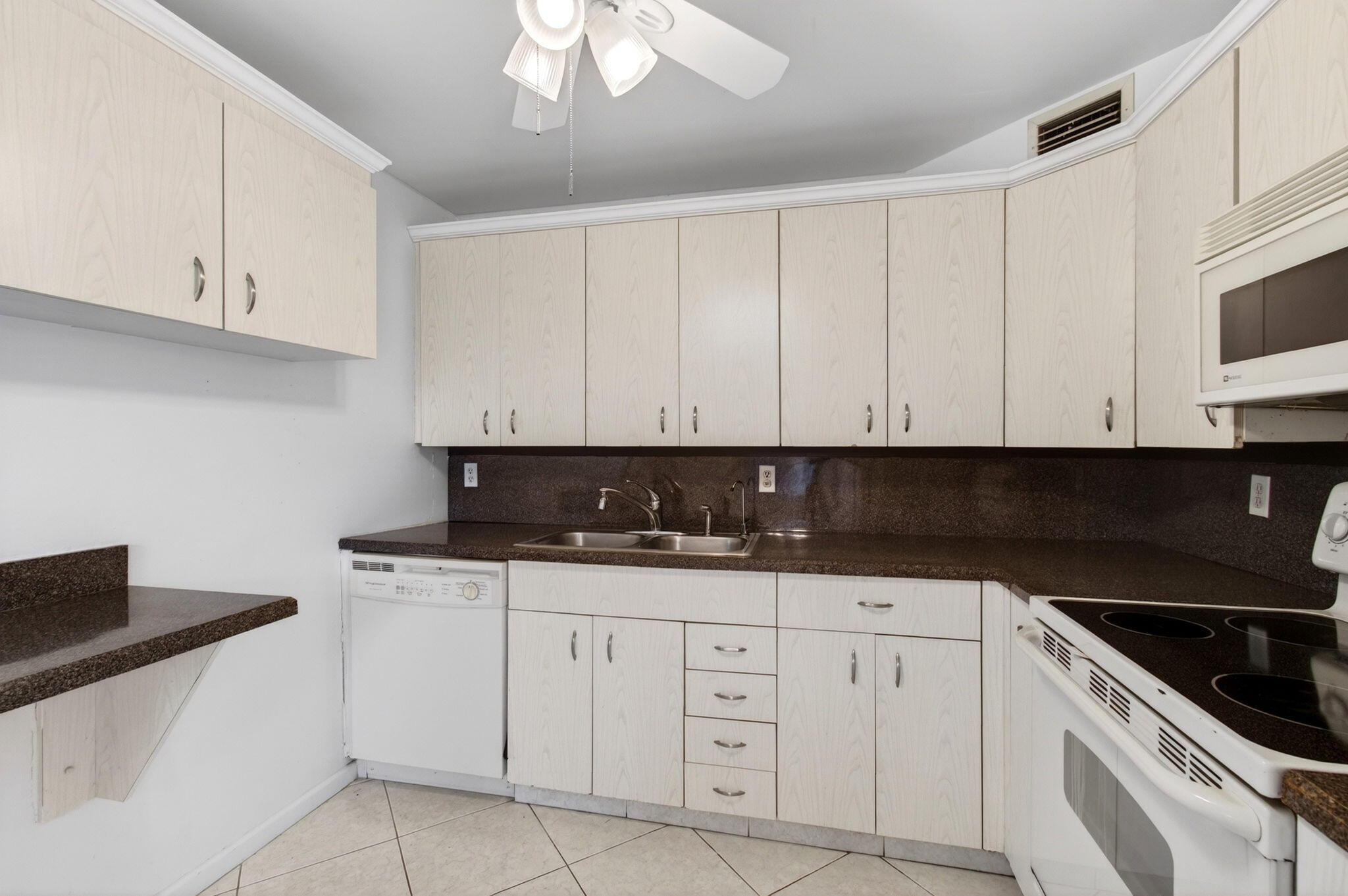 1009 Hythe A Boca Raton, FL 33434 - Photo 21 of 79 16-web-or-mls-DSC_3824