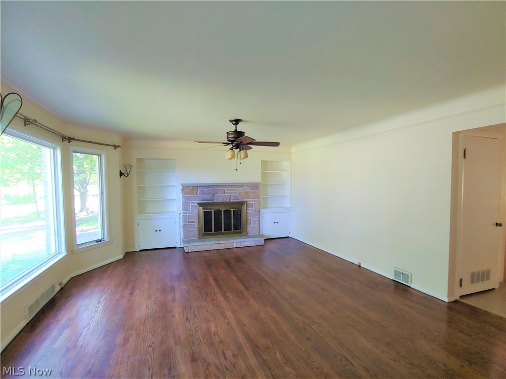 29400 Harvard Road Beachwood, OH 44122 - Photo 2 of 18 Living Room
