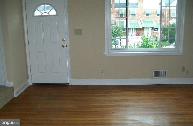 1828 Dunmere Road Baltimore, MD 21222 - Photo 3 of 11 Living Room