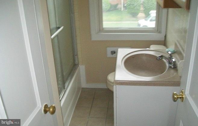 1828 Dunmere Road Baltimore, MD 21222 - Photo 6 of 11 Bath