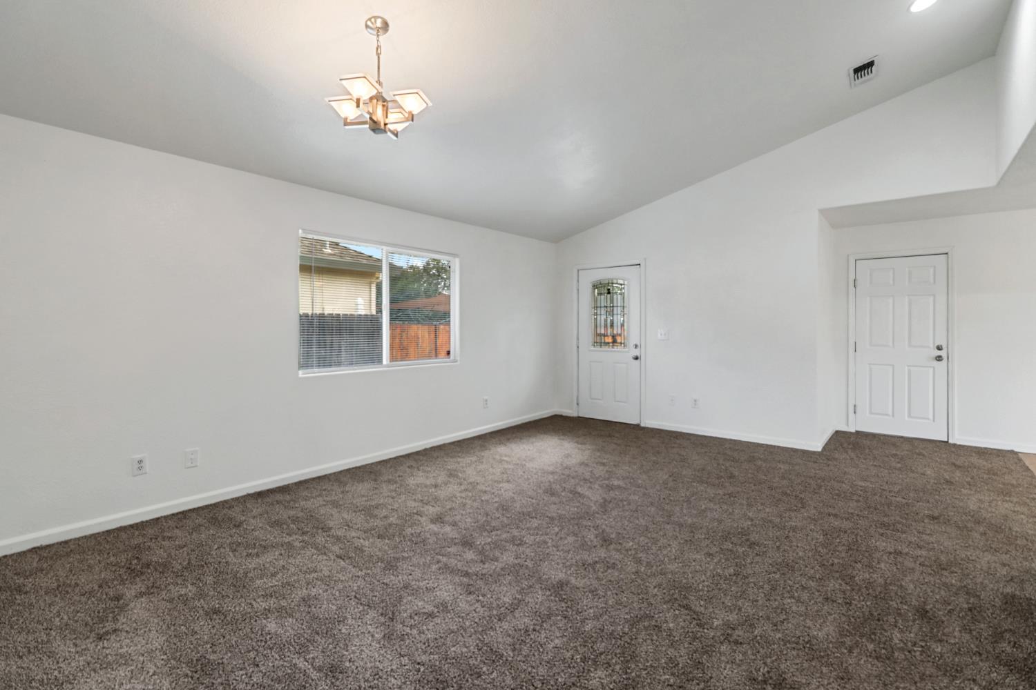 125 Ford Road Sacramento, CA 95838 - Photo 3 of 39