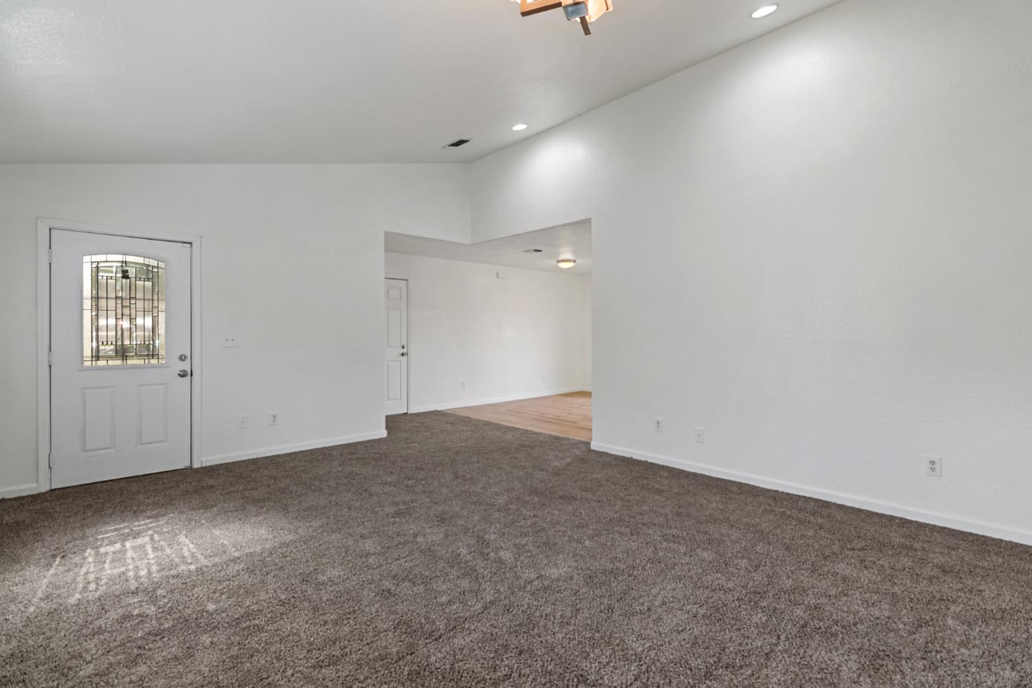 125 Ford Road Sacramento, CA 95838 - Photo 4 of 39