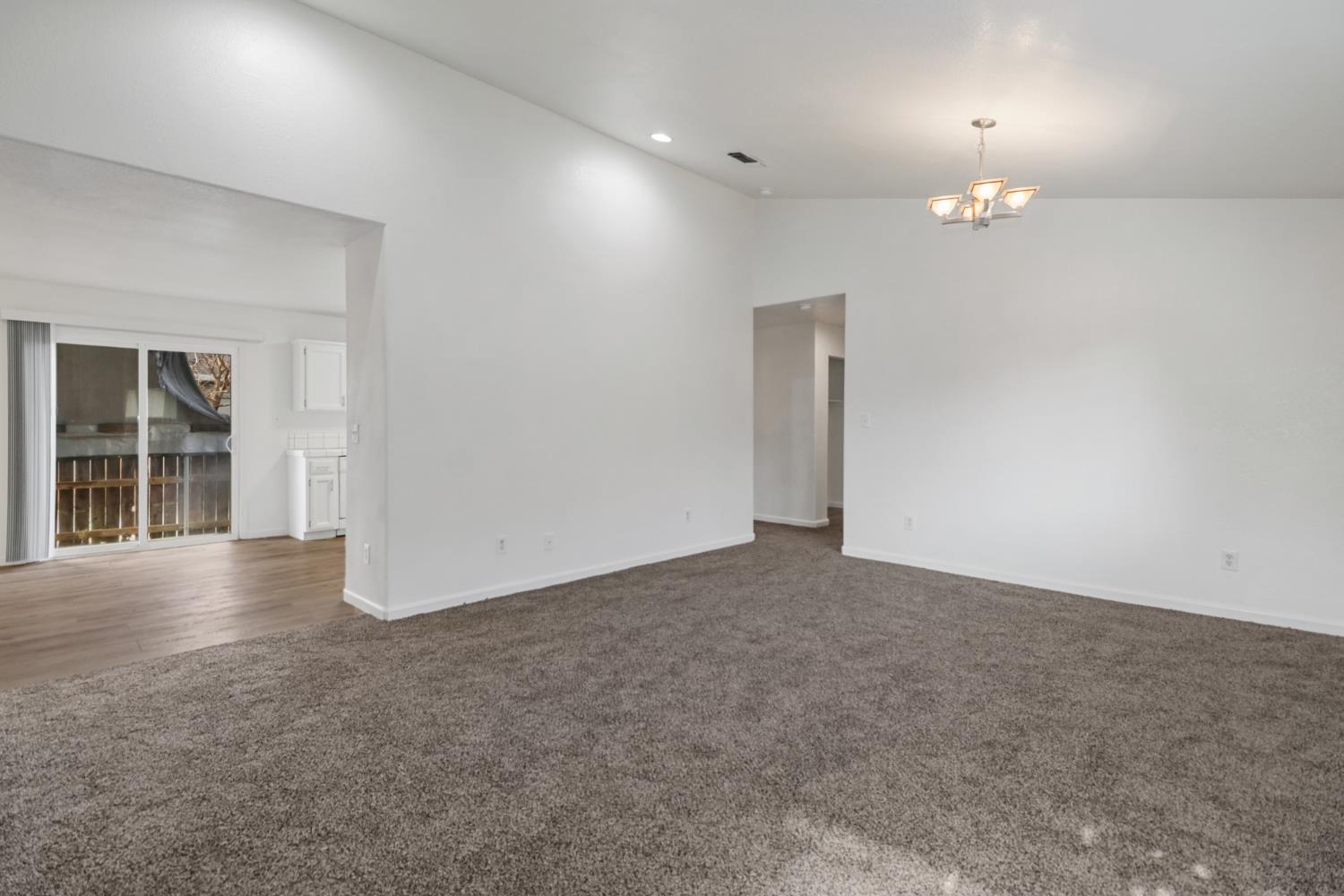 125 Ford Road Sacramento, CA 95838 - Photo 6 of 39