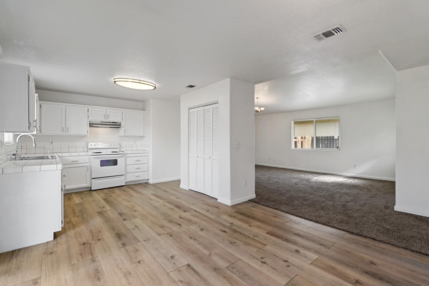 125 Ford Road Sacramento, CA 95838 - Photo 7 of 39