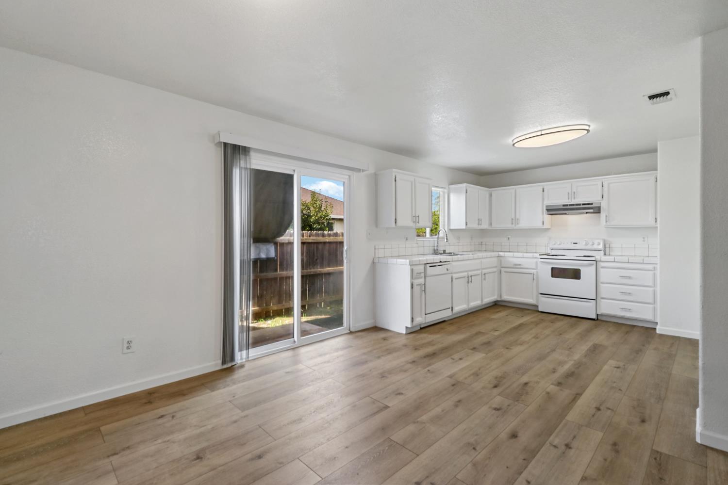 125 Ford Road Sacramento, CA 95838 - Photo 8 of 39