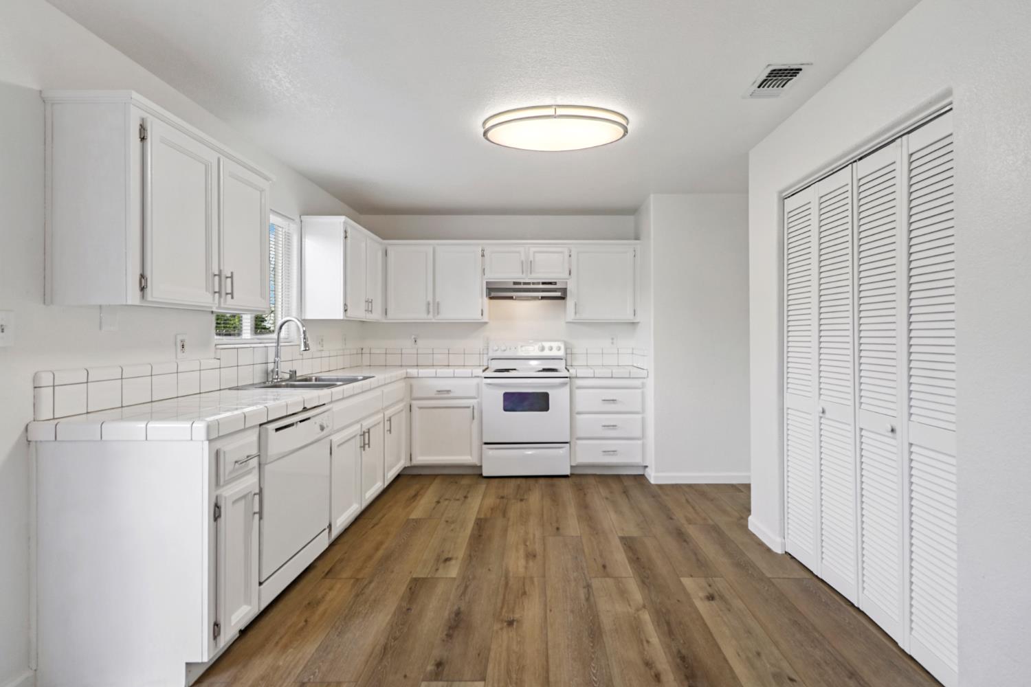 125 Ford Road Sacramento, CA 95838 - Photo 9 of 39