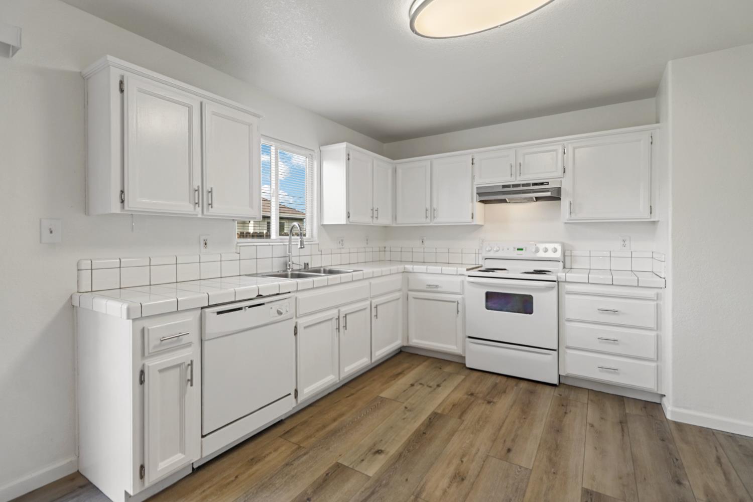 125 Ford Road Sacramento, CA 95838 - Photo 10 of 39