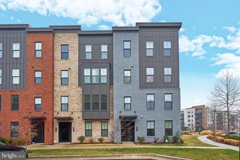 $3,600 | 2269 Woodland Gap Terrace, Unit 16, Herndon, VA 20171