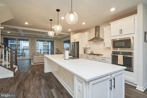 $3,600 | 2269 Woodland Gap Terrace, Unit 16, Herndon, VA 20171