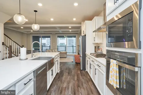 $3,600 | 2269 Woodland Gap Terrace, Unit 16, Herndon, VA 20171