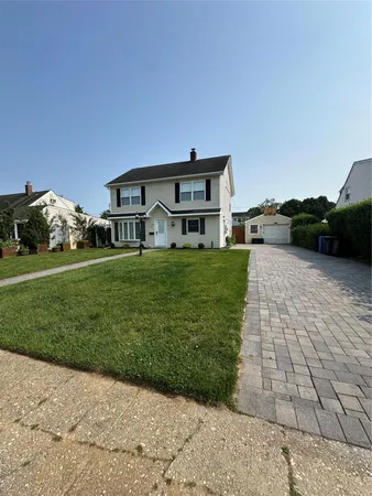 $5,499 | 12 Green Lane, Levittown, NY 11756