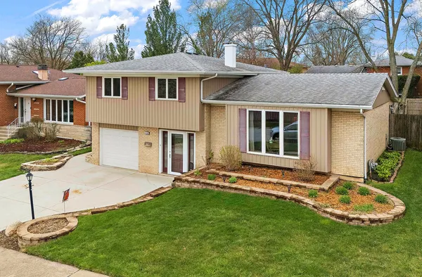 $325,000 | 15120 Spruce Lane, Oak Forest, IL 60452