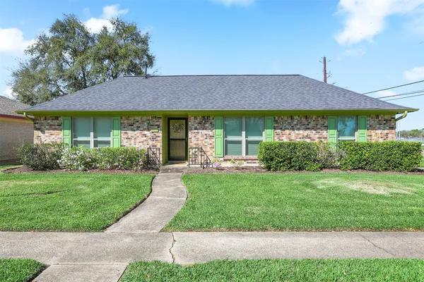$305,000 | 3002 Village Lane, Deer Park, TX 77536