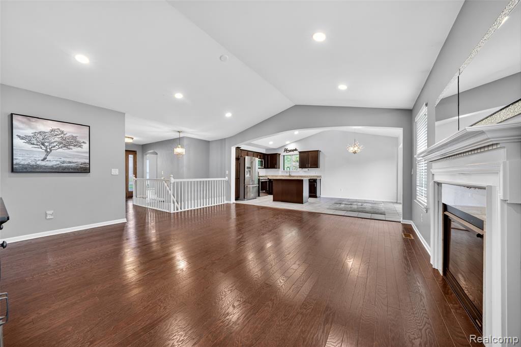 30278 Bradmore Road Warren, MI 48092 - Photo 9 of 28