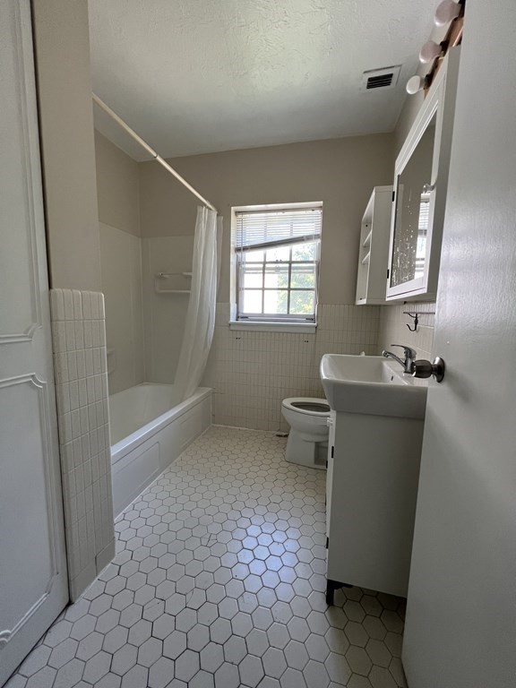 112 Lake Shore Road, Unit 4 Boston, MA 02135 - Photo 4 of 8