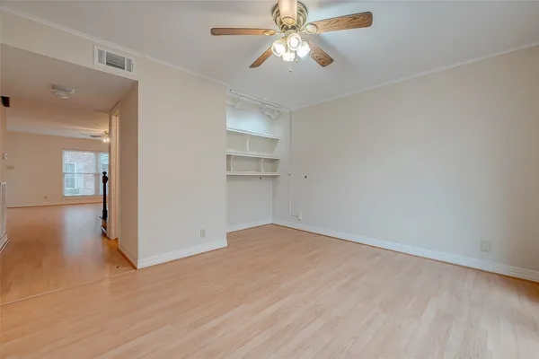 $2,000 | 2047 Winrock Boulevard, Unit 61, Houston, TX 77057