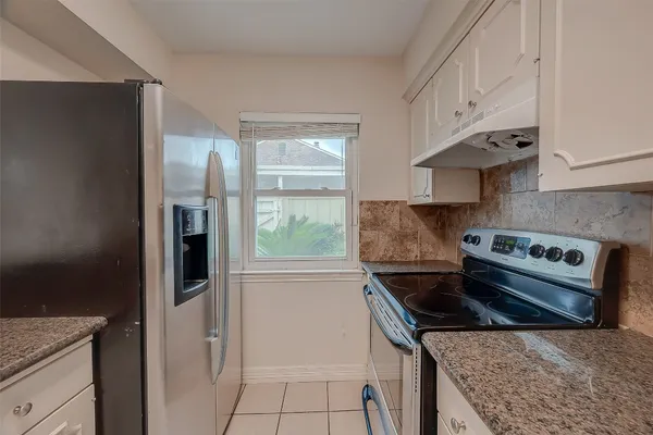 $2,000 | 2047 Winrock Boulevard, Unit 61, Houston, TX 77057