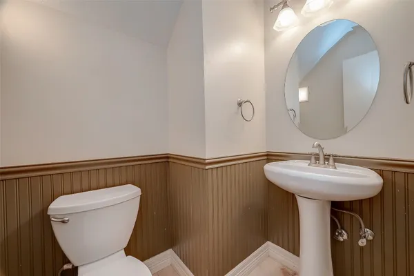 $2,000 | 2047 Winrock Boulevard, Unit 61, Houston, TX 77057