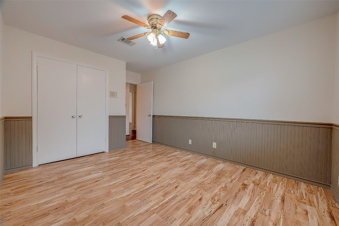 2047 Winrock Boulevard, Unit 61 Houston, TX 77057 - Photo 26 of 50 a view of an empty room with a window and a ceiling fan