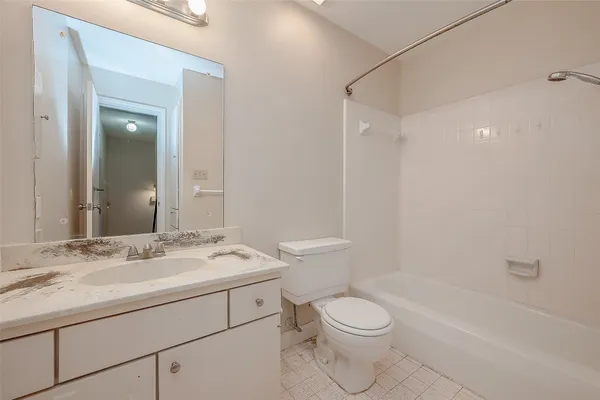 $2,000 | 2047 Winrock Boulevard, Unit 61, Houston, TX 77057