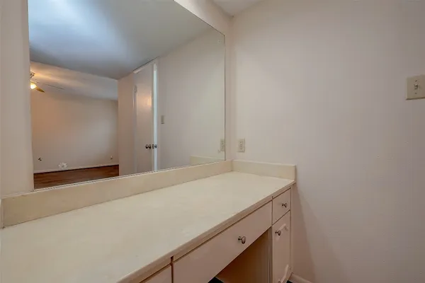 $2,000 | 2047 Winrock Boulevard, Unit 61, Houston, TX 77057