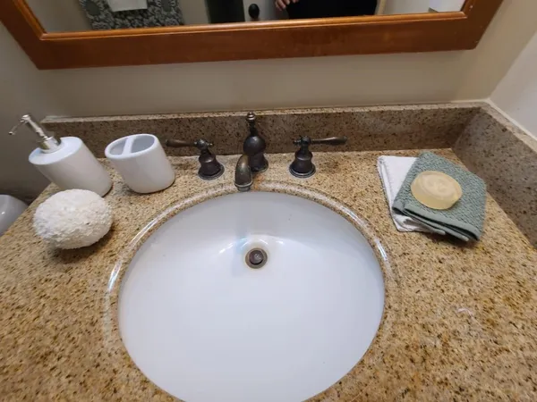 $2,000 | 2047 Winrock Boulevard, Unit 61, Houston, TX 77057